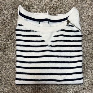 RALPH LAURAN BLUE AND WHITE STRIPED TOP